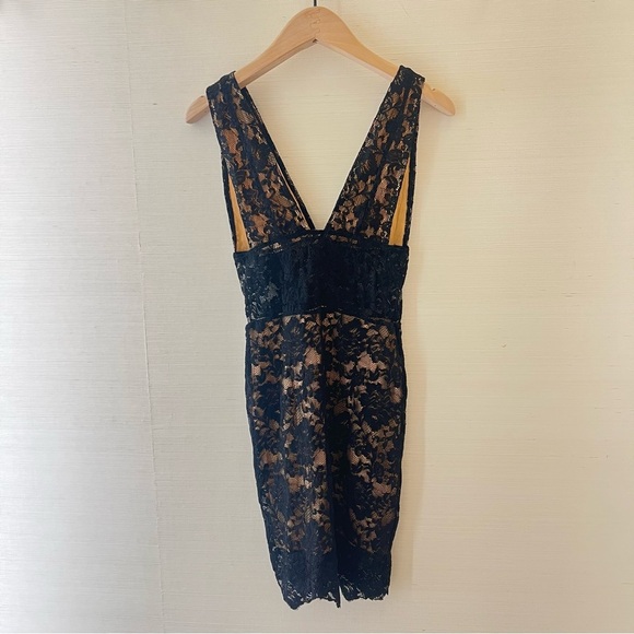 Nightcap Lace Dress - Picture 4 of 6